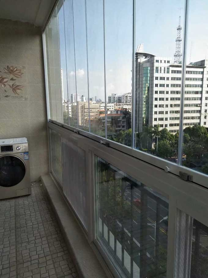 东葛望园路口折叠无框阳台窗